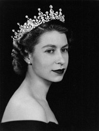QueenEliz-01